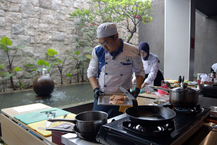 Semarak HUT ke-78 RI, Favehotel Sidoarjo Gelar Kompetisi Memasak dan Meracik Minuman Tingkat Pelajar