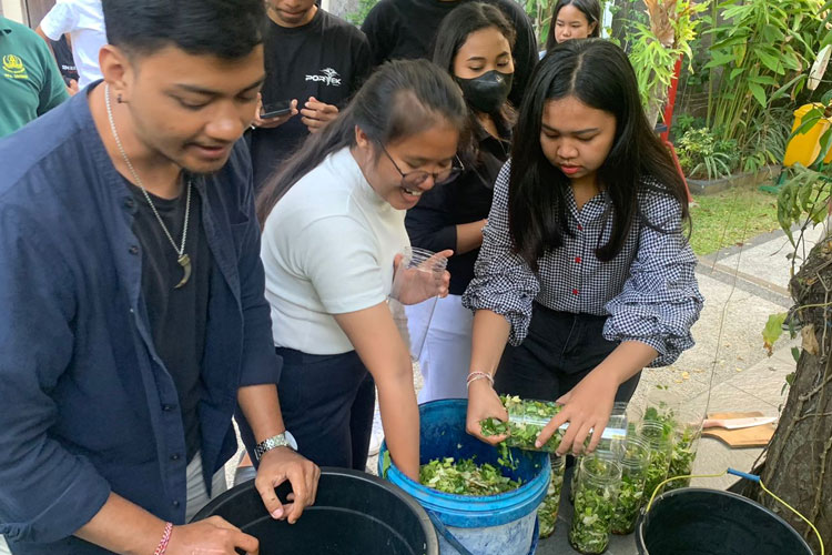 Pemuda di Bali Berperan Aktif Wujudkan Desa Merdeka dari Sampah