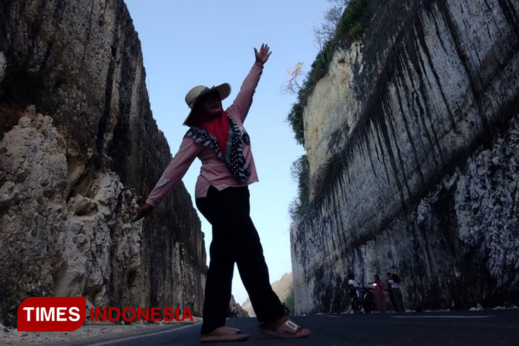 The iconic alley to Pandawa Beach. (Photo: (Foto: Susi/ TIMES Indonesia)