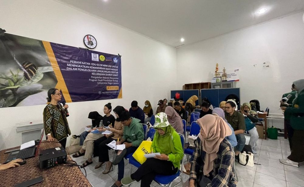 Dosen Prodi Pendidikan Biologi FMIPA UNJ Kenalkan Teknik Bertanam Sayuran Dengan Metode Akuaponik Bagi Masyarakat Duren Sawit