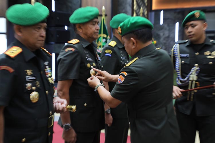 Tongkat Komando Pangdam IX Udayana Beralih ke Mayjen TNI Harfendi