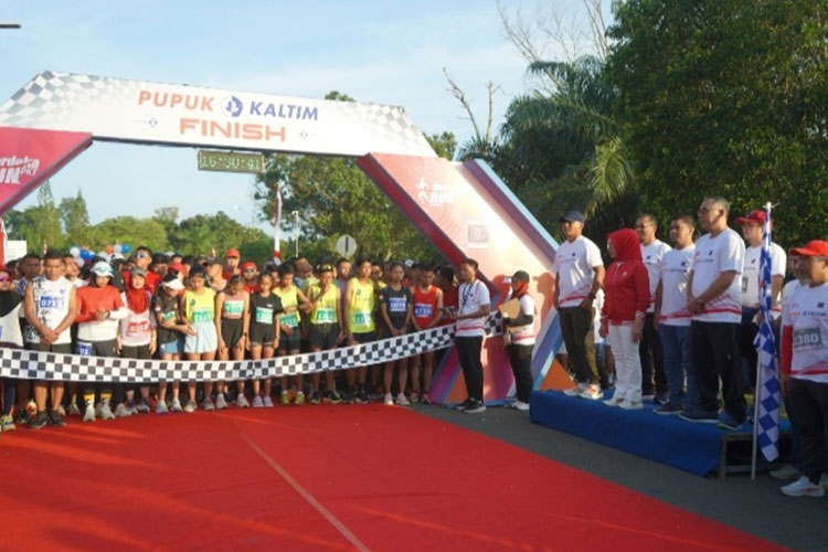 Tempuh 7,8 Km, Ribuan Pelari Meriahkan Pupuk Kaltim Merdeka Run 2023