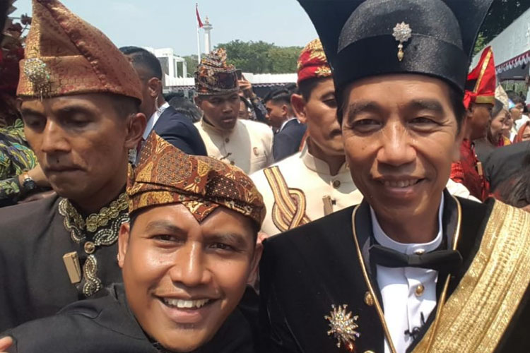 Serba&#45;serbi Kemeriahan HUT ke&#45;78 RI, Pak Zul Foto Bareng Jokowi di Istana Negara