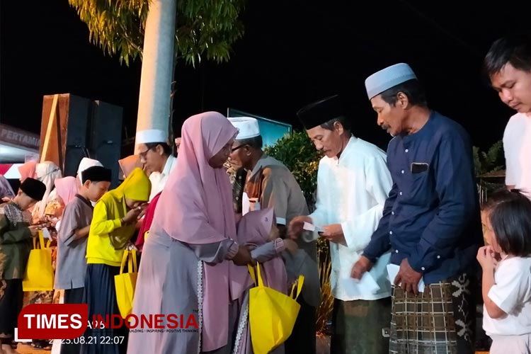 Jemaah Majelis Dzikir Anwarul Istinar Gresik Tebarkan Kebaikan, Berbagai ke Anak Yatim