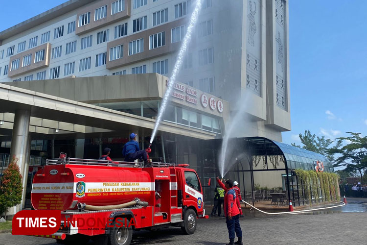 Aston Hotel Banyuwangi menggelar simulasi kebakaran. (Foto : Fazar Dimas/TIMES Indonesia)