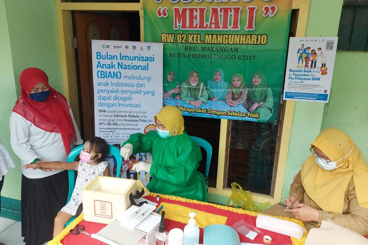 Salah satu kegiatan imunisasi di Kota Probolinggo (foto: Dinkes P2KB Kota Probolinggo)