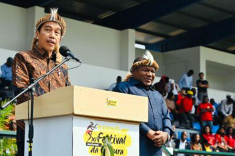 Presiden Joko Widodo menyampaikan sambutannya saat menghadiri acara pembukaan Festival Budaya Nasional 2023 yang digelar di Lapangan Asosiasi Black Bulls, Maputo, Republik Mozambik, Rabu, 23/8/2023. (Foto: BPMI Setpres/Laily Rachev)