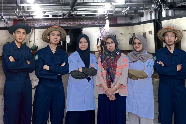 Mahasiswa Fapet dan FMIPA Unisma Malang Riset Animal Welfare Proses Pemotongan Hewan