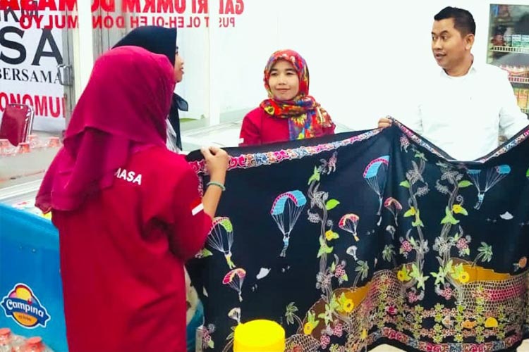 Ketua KADIN Kabupaten Malang Resmikan Gerai UMKM di Donomulyo