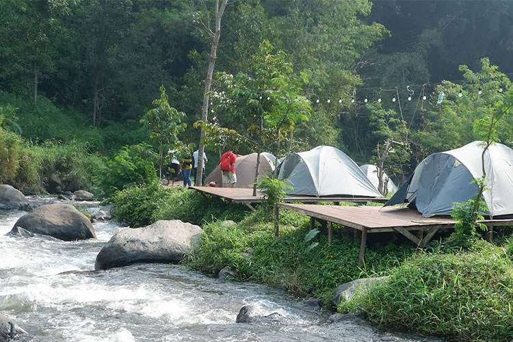 Gubuk Marawati, Camping sambil Becek-Becekan di Pacet Mojokerto