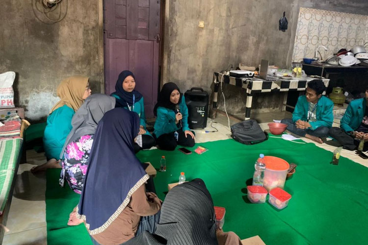 Manfaatkan Pisang, KSM-T 69 Unisma Malang Berdayakan Masyarakat Dusun Kaliasem Melalui Inovasi Produk