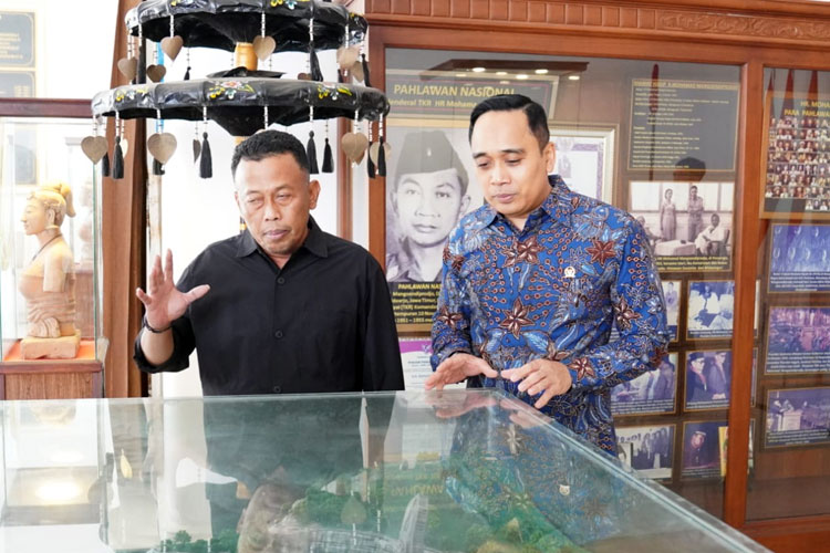 Wakil Ketua BKSAP DPR Putu Supadma Rudana mengunjungi Monumen Reog dan Museum Peradaban (MRMP) di Ponorogo, Jatim. (Foto: Dok: DPR RI)