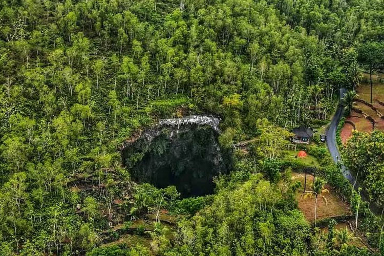 Gua Luweng Ombo Desa Kalak, Kecamatan Donorojo, Pacitan, gua vertikal terdalam di Pulau Jawa. (FOTO: Prokopim for TIMES Indonesia) 
