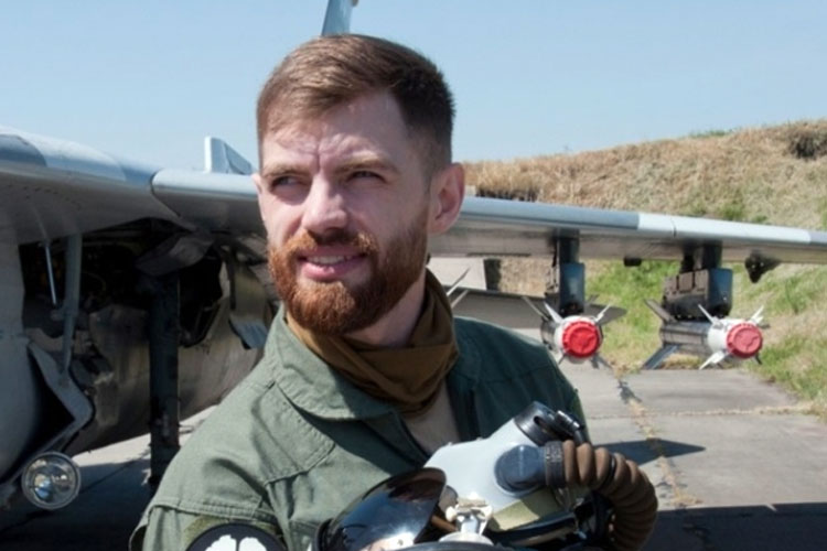 Kapten Andrew Pilshikov, pilot Ukraina yang akrab disebut jus gigih menginspirasi Ukraina untuk mendapatkan bantuan F-16.(FOTO: Sky News)
