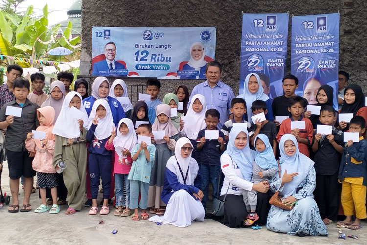 Rayakan HUT ke&#45;25, PAN Kota Banjar Santuni Ratusan Anak Yatim