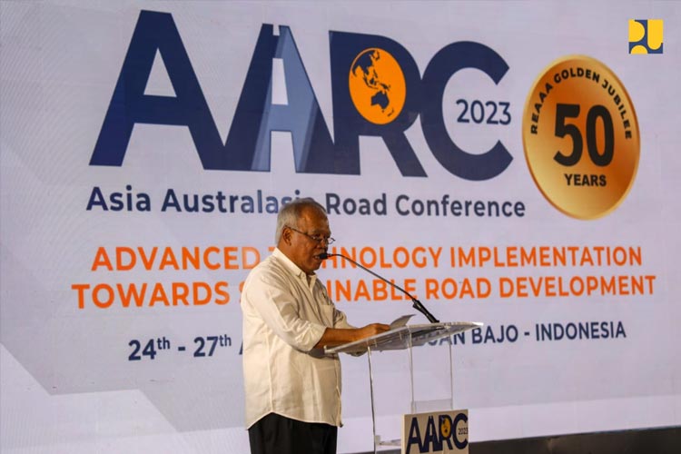 Menteri PUPR RI Basuki Hadimuljono saat resmi menutup rangkaian acara AARC 2023 di Labuan Bajo pada Sabtu, (26/8/2023).(FOTO: Biro Komunikasi Publik Kementerian PUPR RI)