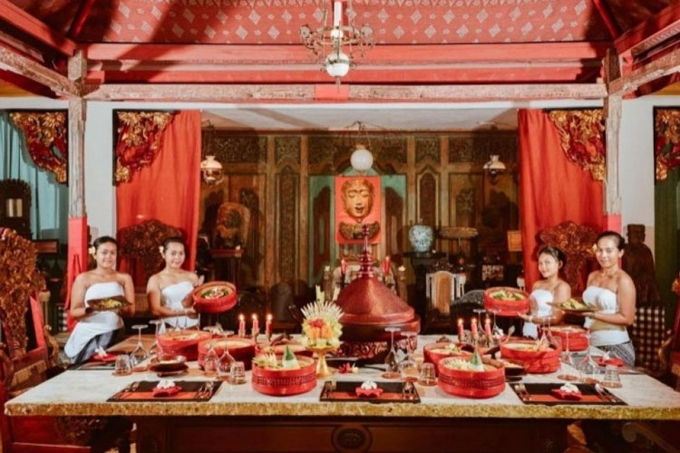 The Rajadom dining experience was created with respect to royal Balinese dining. (FOTO: AJP TIMES Indonesia)