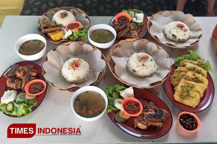 Menu sop iga bakar dan nasi liwet di Sari Leueut Suramadu Majalengka. (FOTO: Jaja Sumarja/TIMES Indonesia)