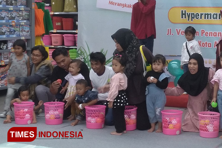 80 Ibu dan Bayi Banjiri Hypermart Malang Town Square