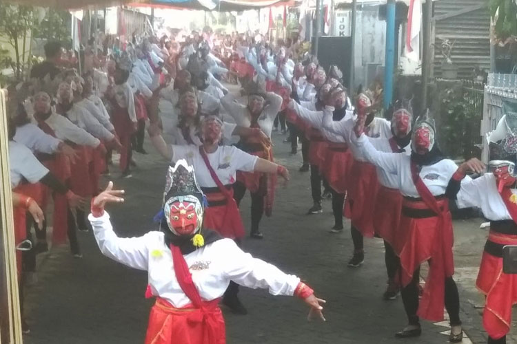 Tari Topeng Bapang Malangan Meriahkan HUT ke-78 RI di Kebonagung
