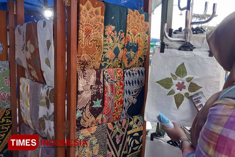 Stand-Bazar-Batik-Dewi-Rengganis-a.jpg