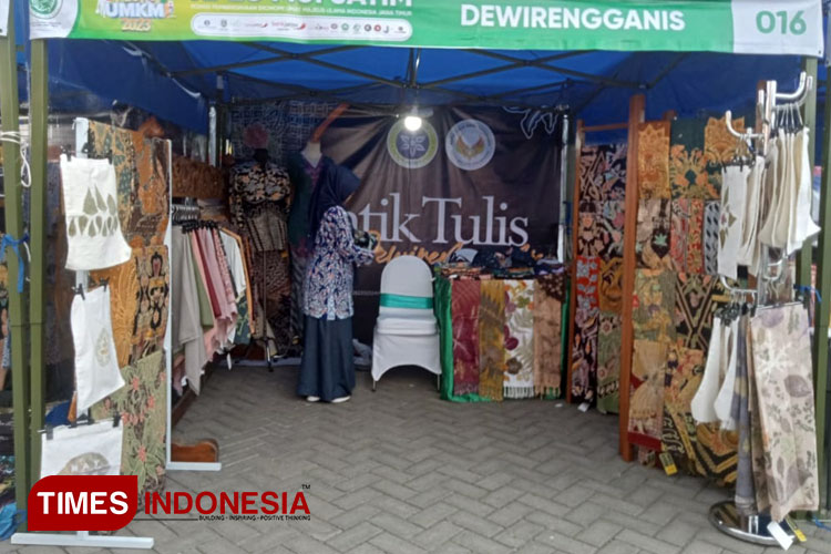 Stand Bazar Batik Dewi Rengganis dalam Pesta UMKM 2023, Senin (28/8/2023). (Foto: Yovika Indrisani/TIMES Indonesia)