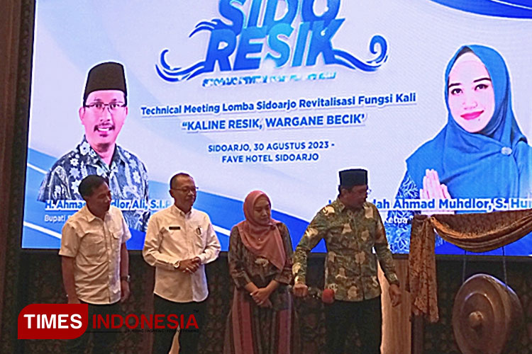 Bupati Sidoarjo saat membuka program Sidoarjo Revitalisasi Fungsi Kali atau SIDO RESIK 2023 (rudi mulya/ TIMES Indonesia)