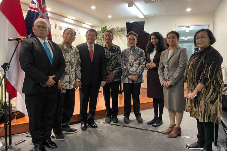Main Nonstop dengan Mata Tertutup, Pianis Berbakat Jefri Setiawan Pecahkan Rekor Dunia