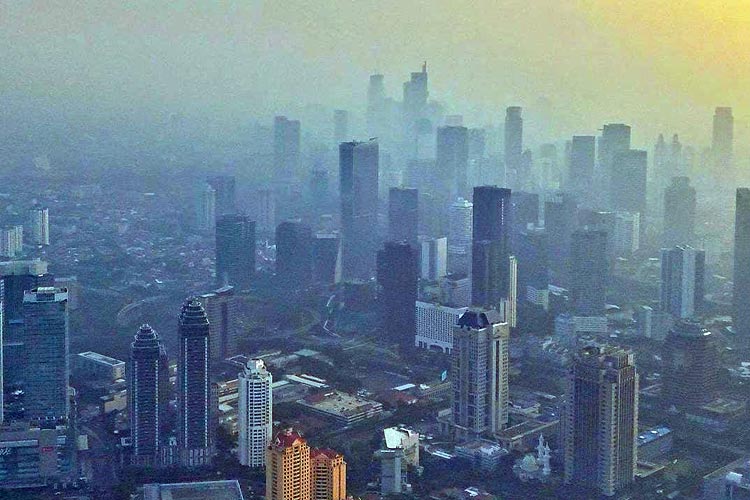 Biang Kerok Polusi Udara di Jakarta, DLH DKI Hentikan Operasi Dua Pabrik 