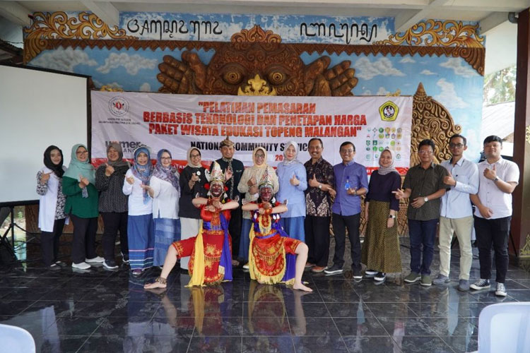 Tingkatkan Kunjungan Wisatawan di Kampung Topeng Malangan, Akuntansi UNMER Malang Bersama ADAI Beri Pelatihan