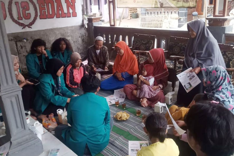 Manfaatkan Limbah Dapur, Mahasiswa KSM-T Unisma Malang Gelar Pelatihan Membuat Lilin Aroma Terapi