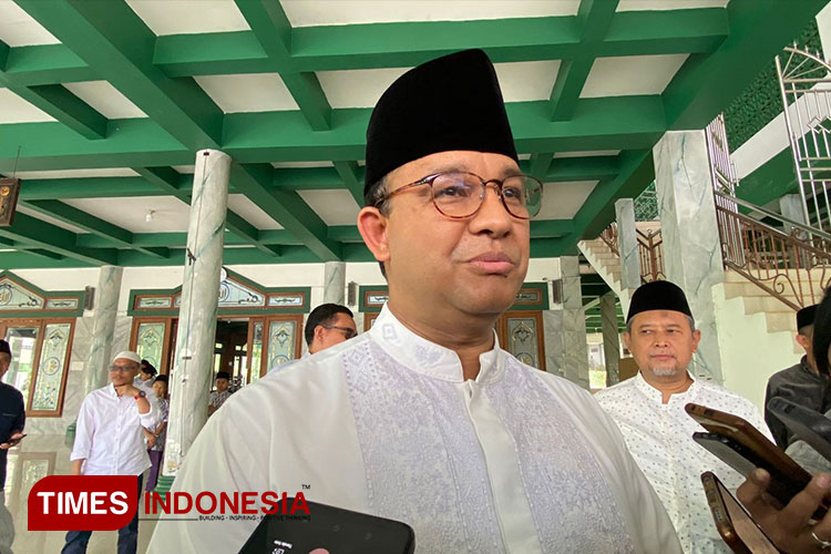 Anies Rasyid Baswedan saat berkunjung ke Pondok Pesantren Mambaul Ma’arif Denanyar Jombang, Kamis (31/8/2023). (FOTO: Rohmadi/TIMES Indonesia)