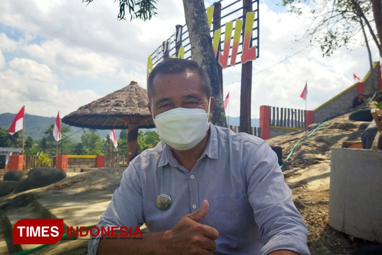 Kades Arjosari, Utomo angkat bicara soal kios Pasar Arjosari yang terbakar belum direhab Pemkab Pacitan. (FOTO: Yusuf Arifai/TIMES Indonesia)