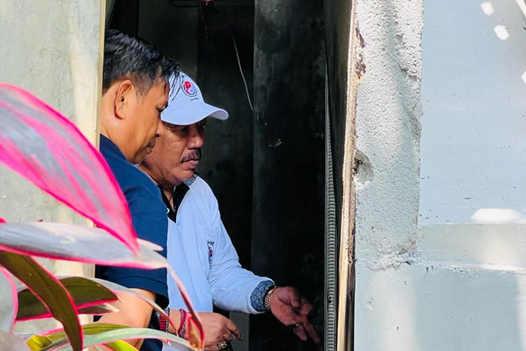 Wagub Bali Cok Ace saat meninjau lift yang jatuh di Ubud dan membuat 5 karyawan meninggal dunia. (Foto: Humas Pemprov Bali for TIMES Indonesia)