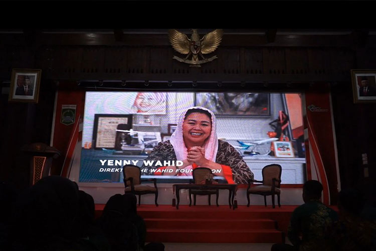 Pemaparan materi oleh Yenny Wahid saat PKKMB UNIRA, Sabtu (2/9/2023). (FOTO: Sajidah Ulfa-UKM Pers UNIRA Malang/TIMES Indonesia)