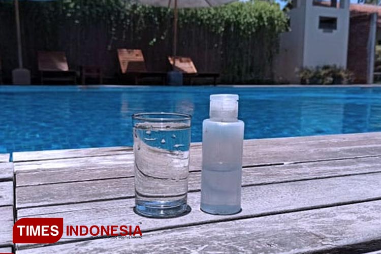 Botol dan gelas untuk mengamati fenomena hari tanpa bayangan di Banyuwangi. (FOTO : Doc TIMES Indonesia)