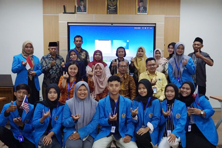 Lolos Program ICT, 16 Mahasiswa UNIPMA Madiun Siap Belajar di Malaysia dan Filipina