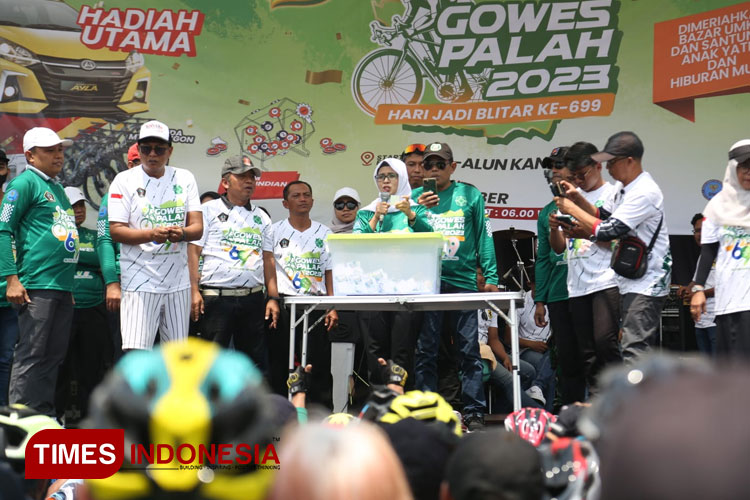 Bupati-Blitar-Rini-Syarifah-b.jpg