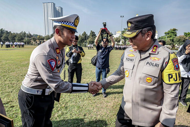 Satlantas Polres Pasuruan dapat Award Saat Apel Gelar Operasi Zebra Semeru 2023 Polda Jatim