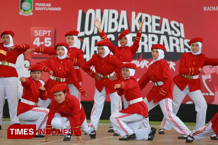 Aksi Kompak Siswa Banyuwangi Ikuti Lomba Baris Berbaris Tuai Pujian