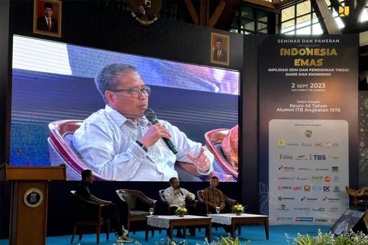 Sekjen Kementerian PUPR RI Mohammad Zainal Fatah mewakili Menteri PUPR RI Basuki Hadimuljono dalam Seminar bertajuk ITB Visioning Indonesia Emas 2045 di Kampus ITB, Sabtu (2/9/2023).(FOTO: Biro Komunikasi Publik Kementerian PUPR RI)