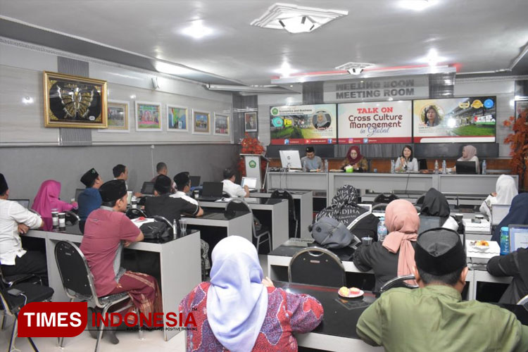 Visiting Scholar dari Jerman Ungkap Global Cross Culture Management di FEB Unisma Malang