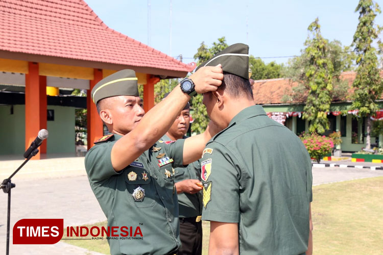 Dandim Pimpin Acara Korp Raport Pindah Satuan Prajurit Kodim Lamongan