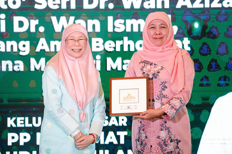 Gubernur Khofifah Bahas Penguatan Program CLC untuk Pendidikan Anak PMI