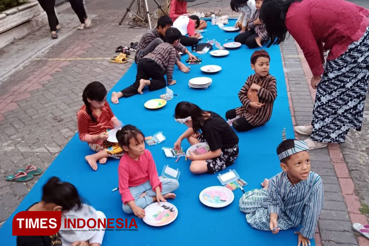 Warga Penanggungan Malang Gelar Lomba Lukis Layah Gerabah