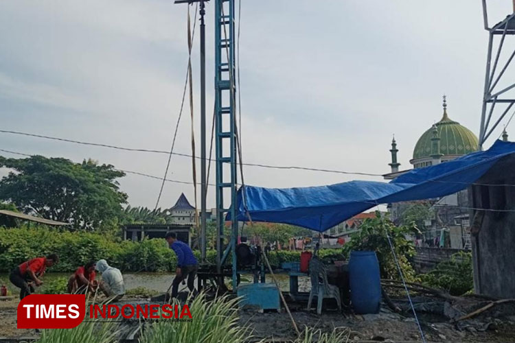 Pengeboran sumur di Desa Tanggulrejo Kecamatan Manyar (Foto: Akmal/TIMES Indonesia)