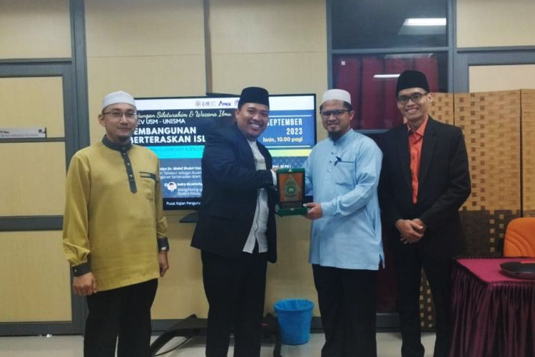 Dua dosen FAI Unisma Malang menjadi dosen tamu di Centre for Islamic Development Management Studies (ISDEV) Universiti Sains Malaysia (USM). (FOTO: AJP TIMES Indonesia)