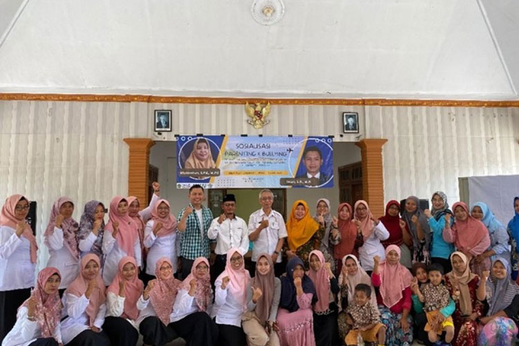 Mahasiswa KKN Unisla Desa Palangan Beri Penyuluhan Parenting Education
