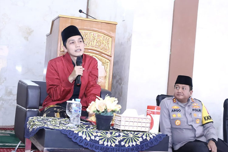 Gus Iqdam ‘Bolone Pusat’ Ngaji di Polres Ngawi