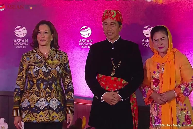 Bersama Presiden Jokowi dan Ibu Negara Iriana Joko Widodo, Wakil Presiden Amerika Serikat